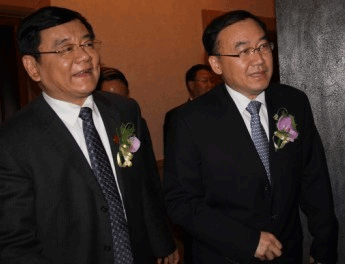 國(guó)家質(zhì)檢總局副局長(zhǎng)劉平均，河南省副省長(zhǎng)徐濟(jì)超進(jìn)入會(huì)場(chǎng)